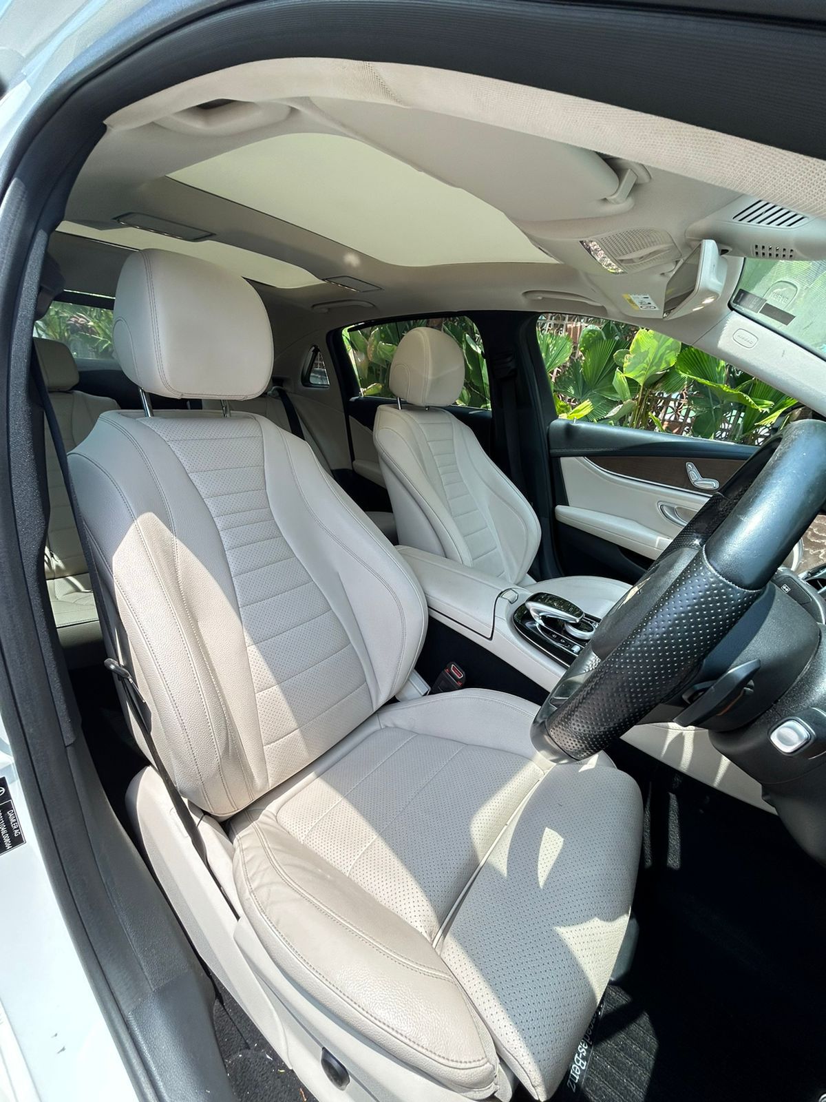 KD Travels luxury wedding car